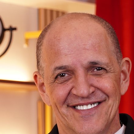 Dr. Hakan Tetik